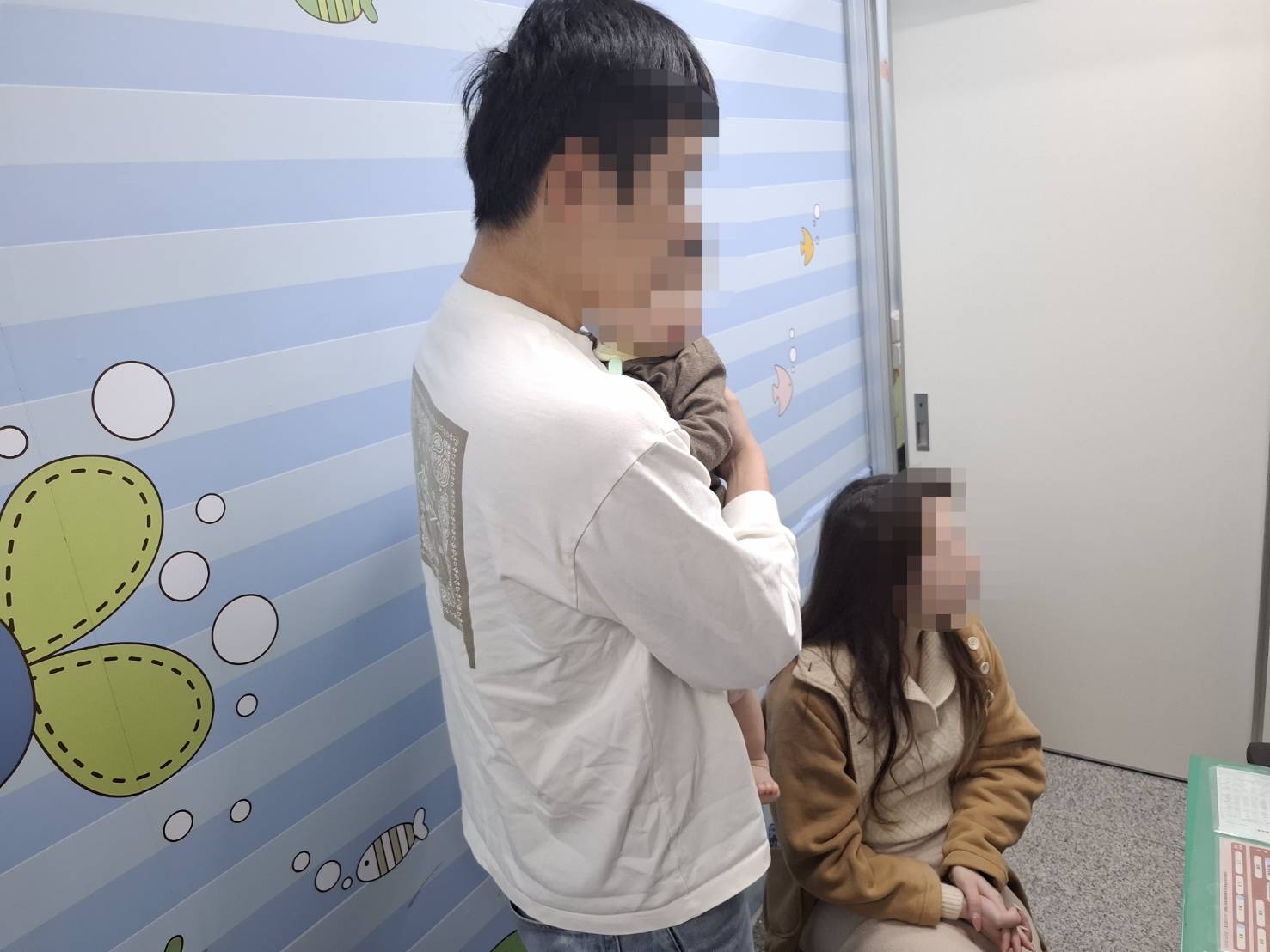 桃園市大園區1名1歲男童，昨（24）日下午因急性腸胃炎，突然全身抽搐、僵直，甚至意識不清、眼球上吊，情況相當危急。