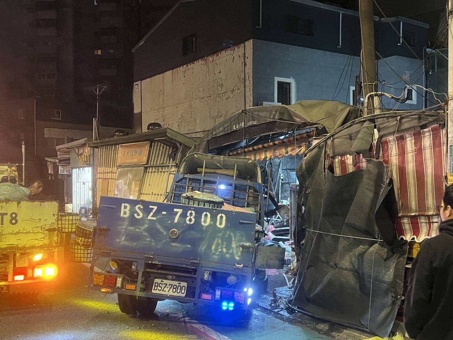 桃園市平鎮區復旦路二段與廣泰路路口，今（25）日凌晨3時許發生1起嚴重車禍。