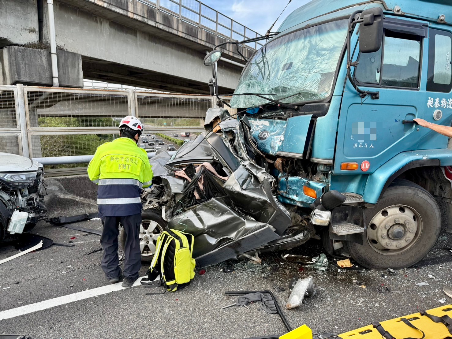 道3號北上新竹系統路段今(27)日上午8時許發生嚴重的7車連環追撞事故。
