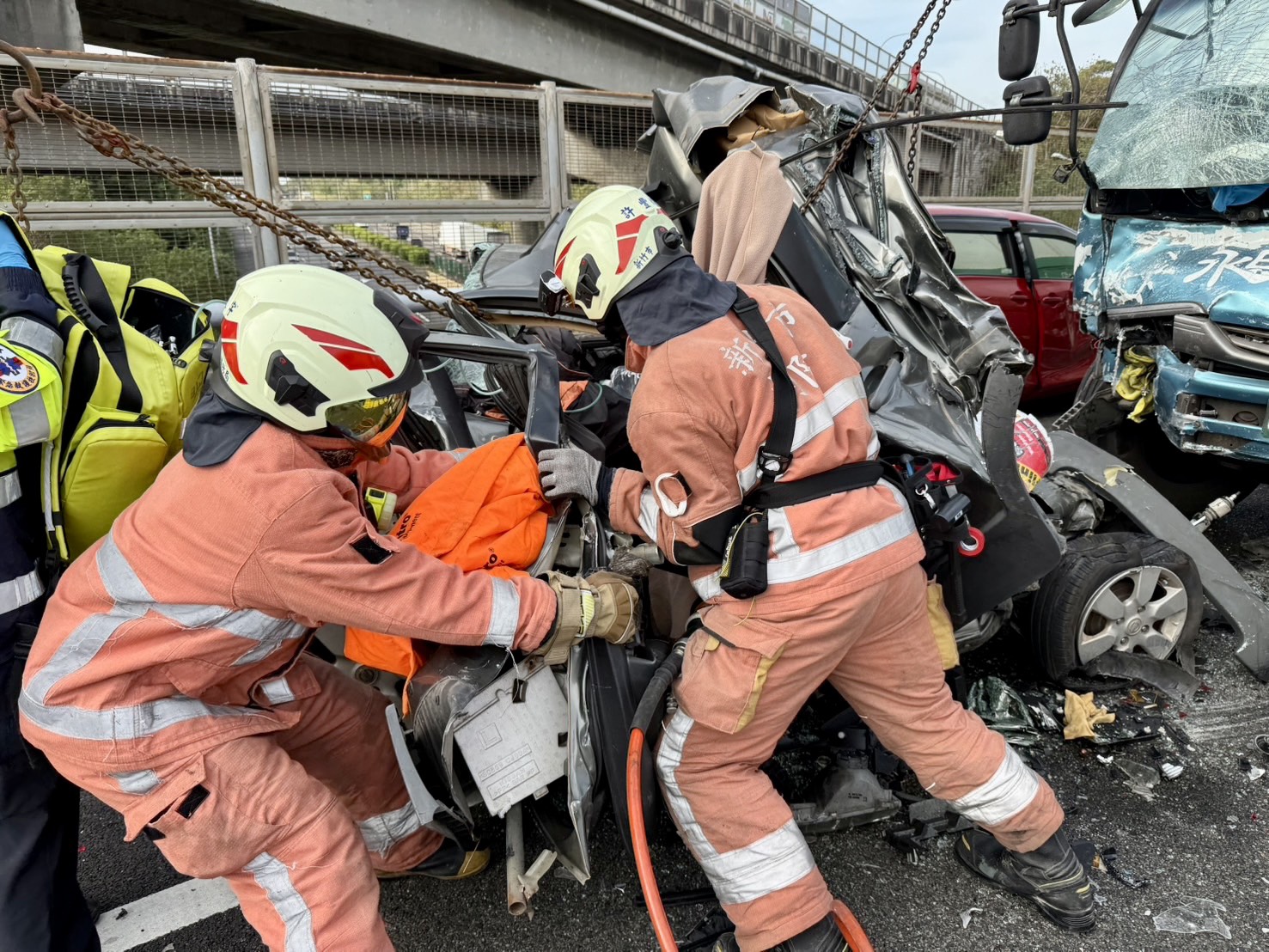 道3號北上新竹系統路段今(27)日上午8時許發生嚴重的7車連環追撞事故。