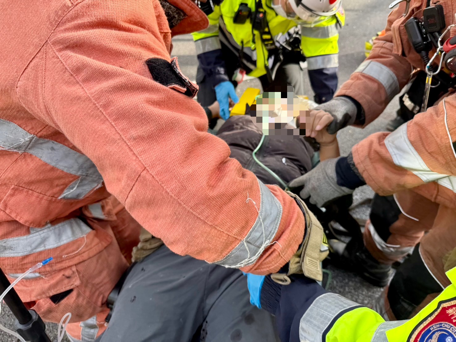 國道3號北上新竹系統路段今(27)日上午8時許發生嚴重的7車連環追撞事故。