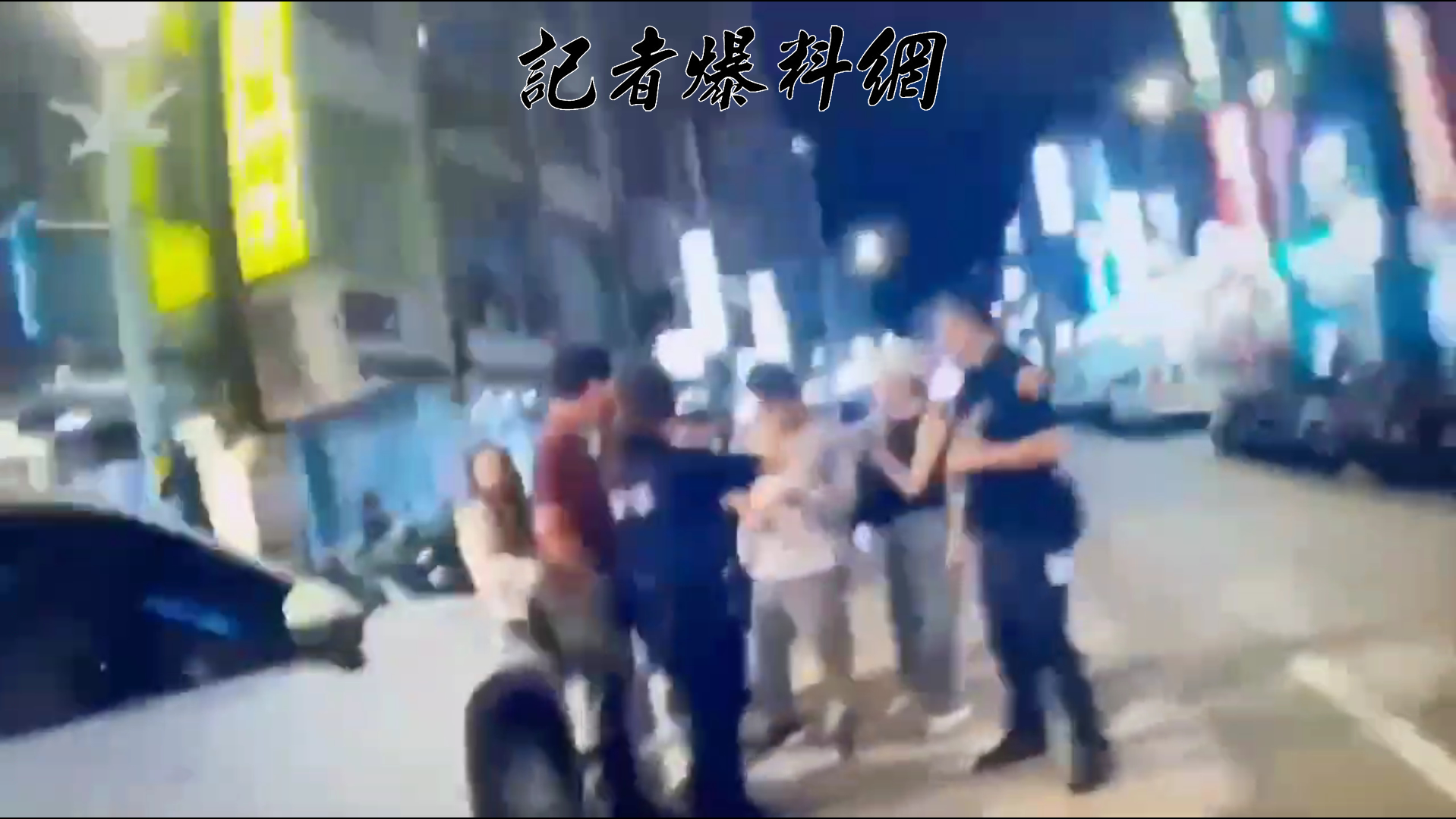 轄區警方獲報火速趕抵現場，立即將雙方帶回偵辦。