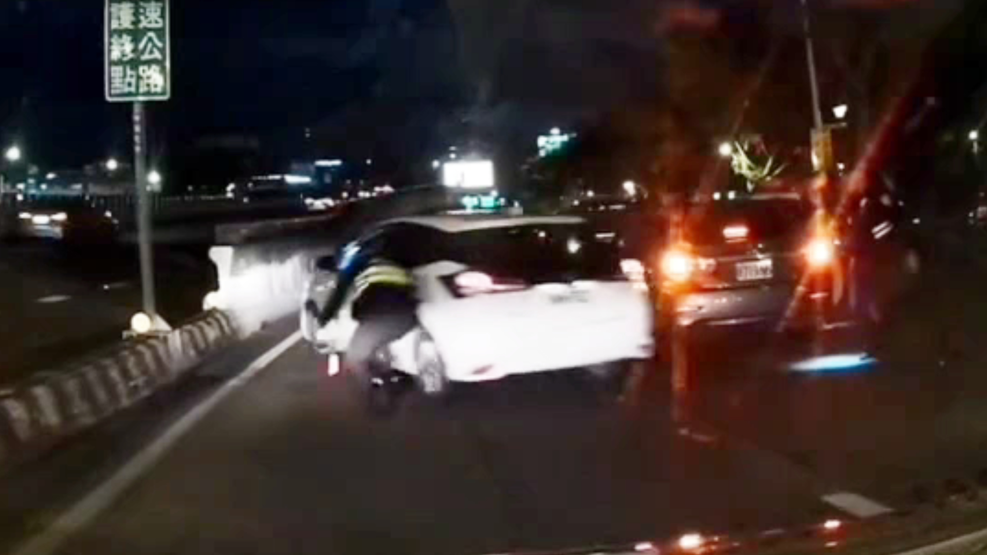 台北市中山區昨（1）日晚間傳出拒絕攔查、衝撞員警逃逸事件。