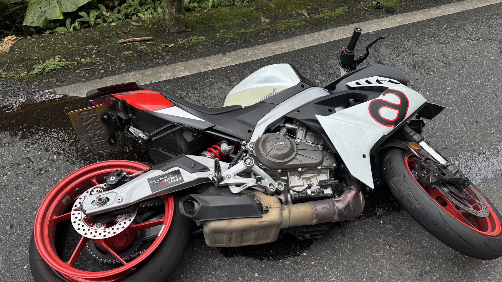 新北市坪林區北宜公路昨(14)日上午11時許發生1起重機自摔事故。