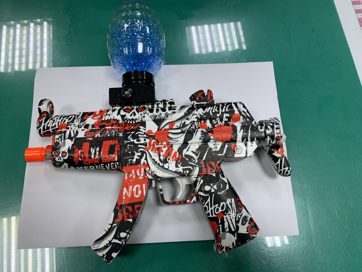 警方查扣蔡男所持水彈槍。