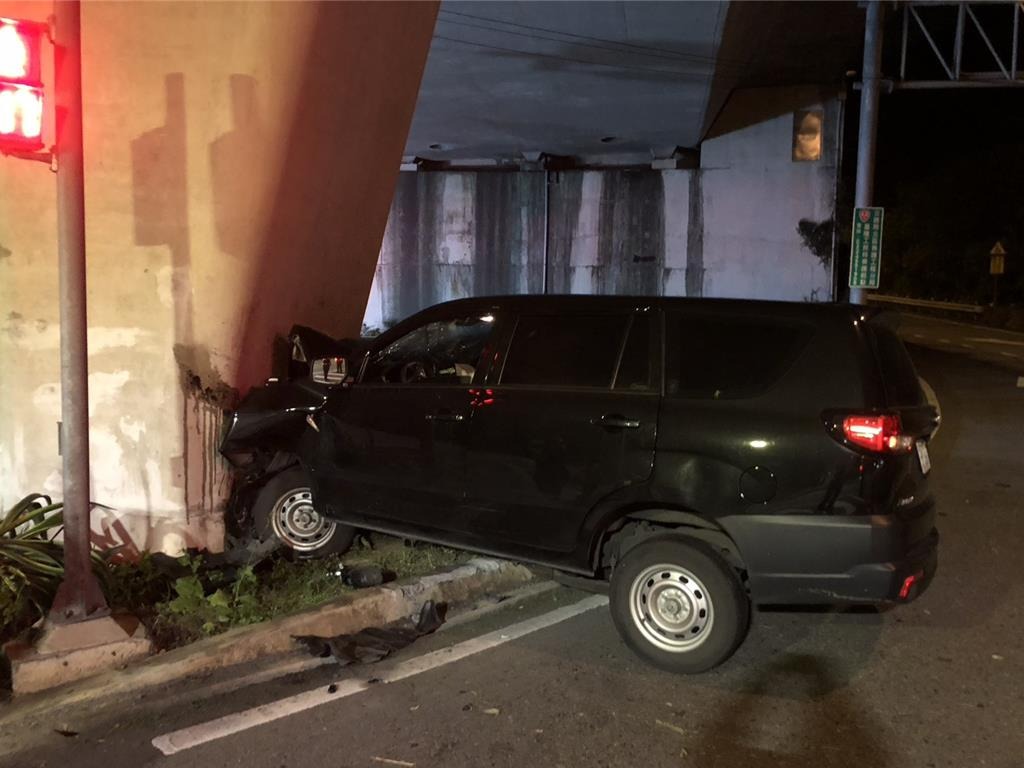 基隆市信義區孝東路一帶,昨(16)日深夜近23時發生1起死亡車禍。