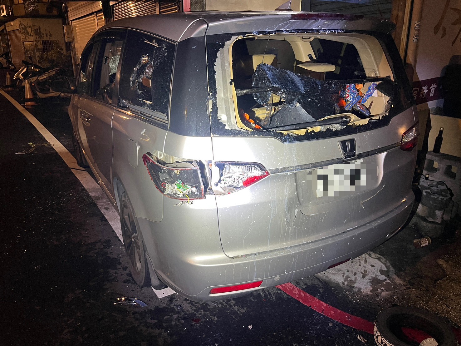 桃園市楊梅區日前發生1起因遶境口角引發的尋仇砸車案。