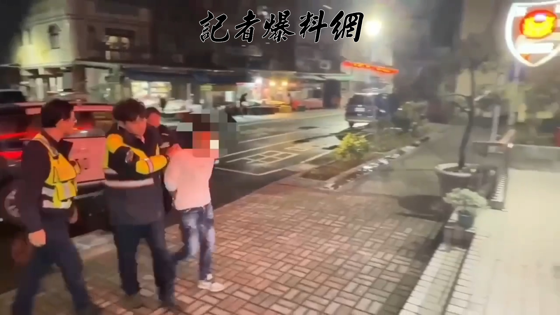 將許姓駕駛依公共危險、偽造特種文書罪及違反《槍砲彈藥刀械管制條例》移送法辦,並開出合計22萬餘元的巨額罰單。