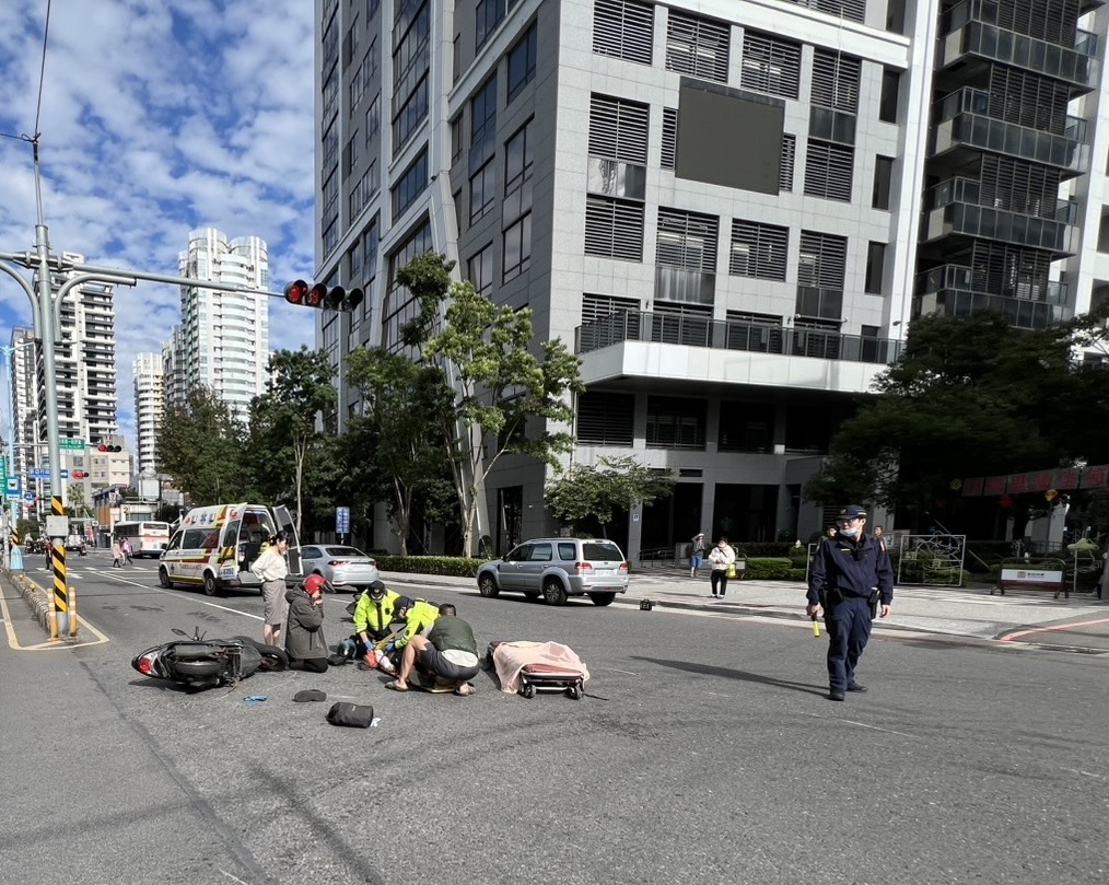 事發當時黃女騎乘普通重機車，沿北新路一段行經機車左轉待轉區，正欲左轉進入中華路。此時，陳男則騎乘普通重機車由對向綠燈直行，欲往台北市方向行進。雙方在路口中央閃避不及發生碰撞。