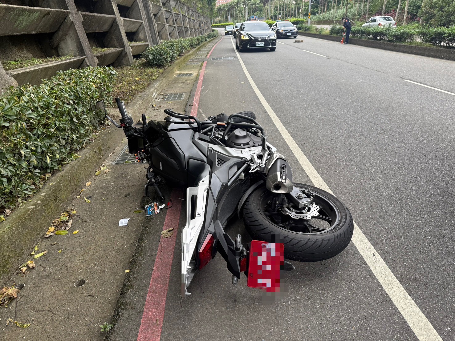 呂男騎乘的Honda Forza 750重機，新車要價價約新台幣47萬元起。