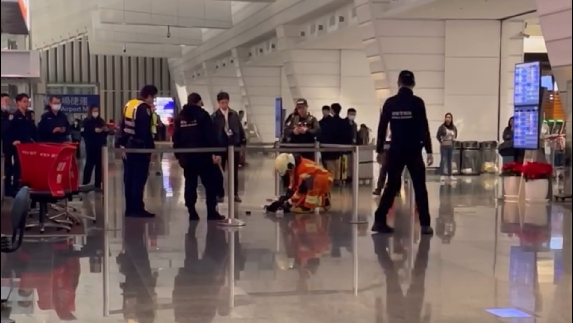 機場相關單位也隨即啟動應變機制，隔離現場並加強排風。