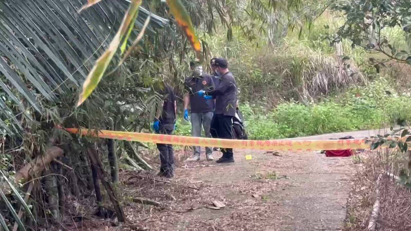 警方抵達後發現林女死狀慘烈,除頸部疑似有勒痕外,身體遍布瘀傷及挫傷,臀部甚至有明顯被輪胎重壓輾過的痕跡,衣衫不整且早已氣絕多時。