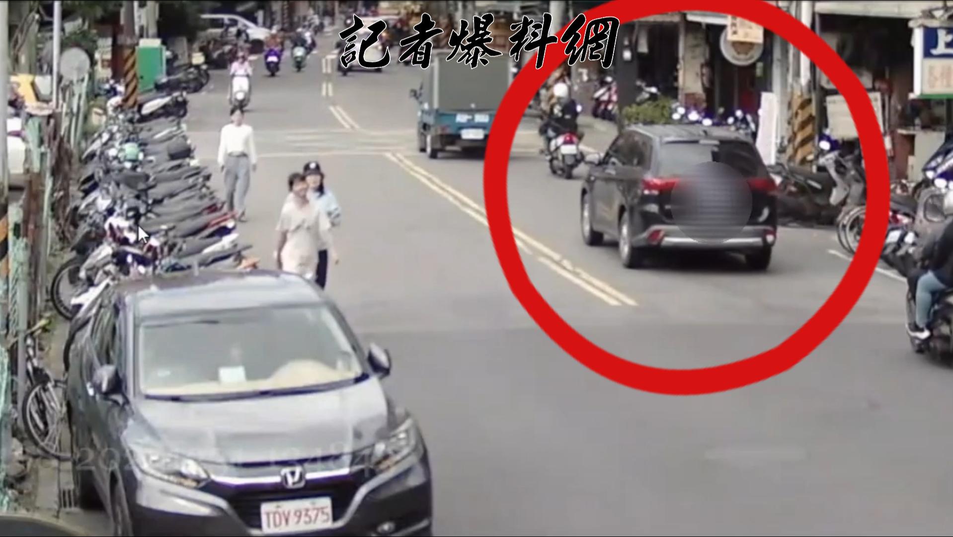 51歲許姓偵查隊小隊長不僅公車私用，甚至在輪休期間宿醉駕駛偵防車前往北市買飲料