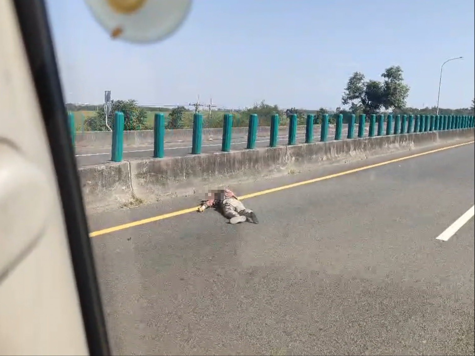 嘉義縣台82線快速道路今（3）日中午傳出驚悚車禍！