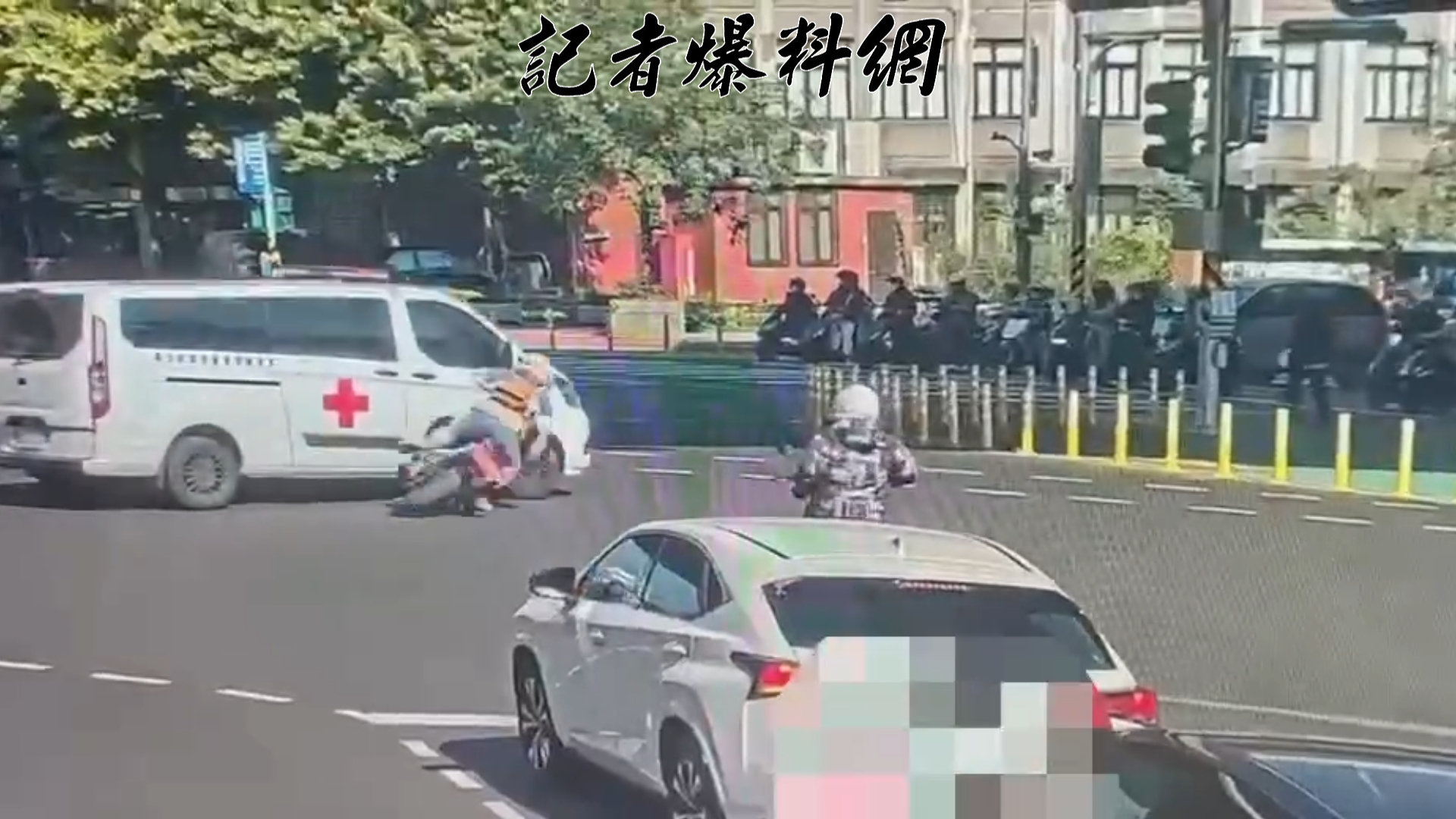 台北市大安區公館圓環舊址一帶，昨（10）日上午10時許發生1起連環車禍。