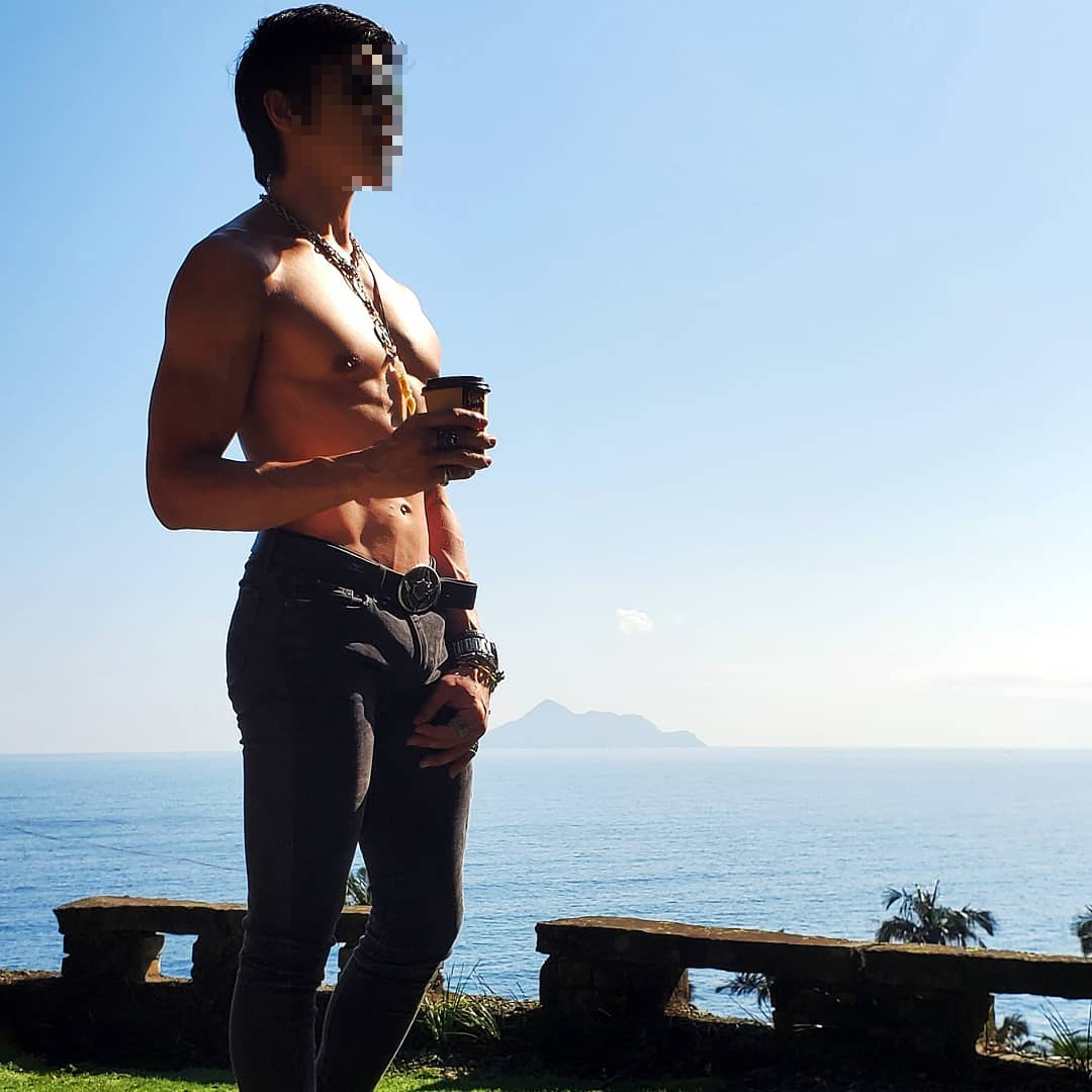 翁姓男子過去以健美身材活躍於北部派對與夜場，曾創下1年演出逾600場猛男秀的紀錄