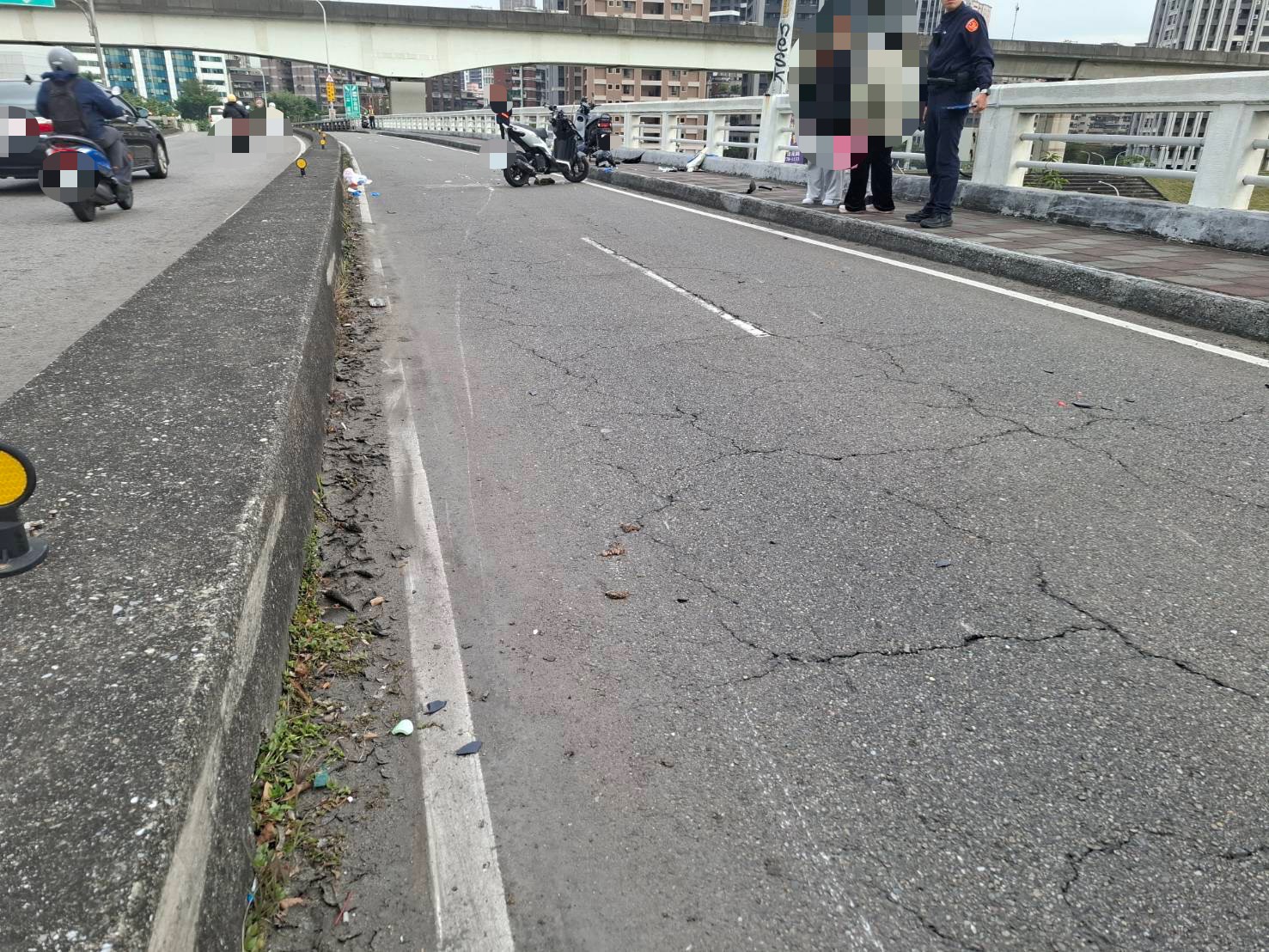 三重警方到場後立即封鎖現場採證，經檢測雙方駕駛酒測值均為0，且持照狀況正常。