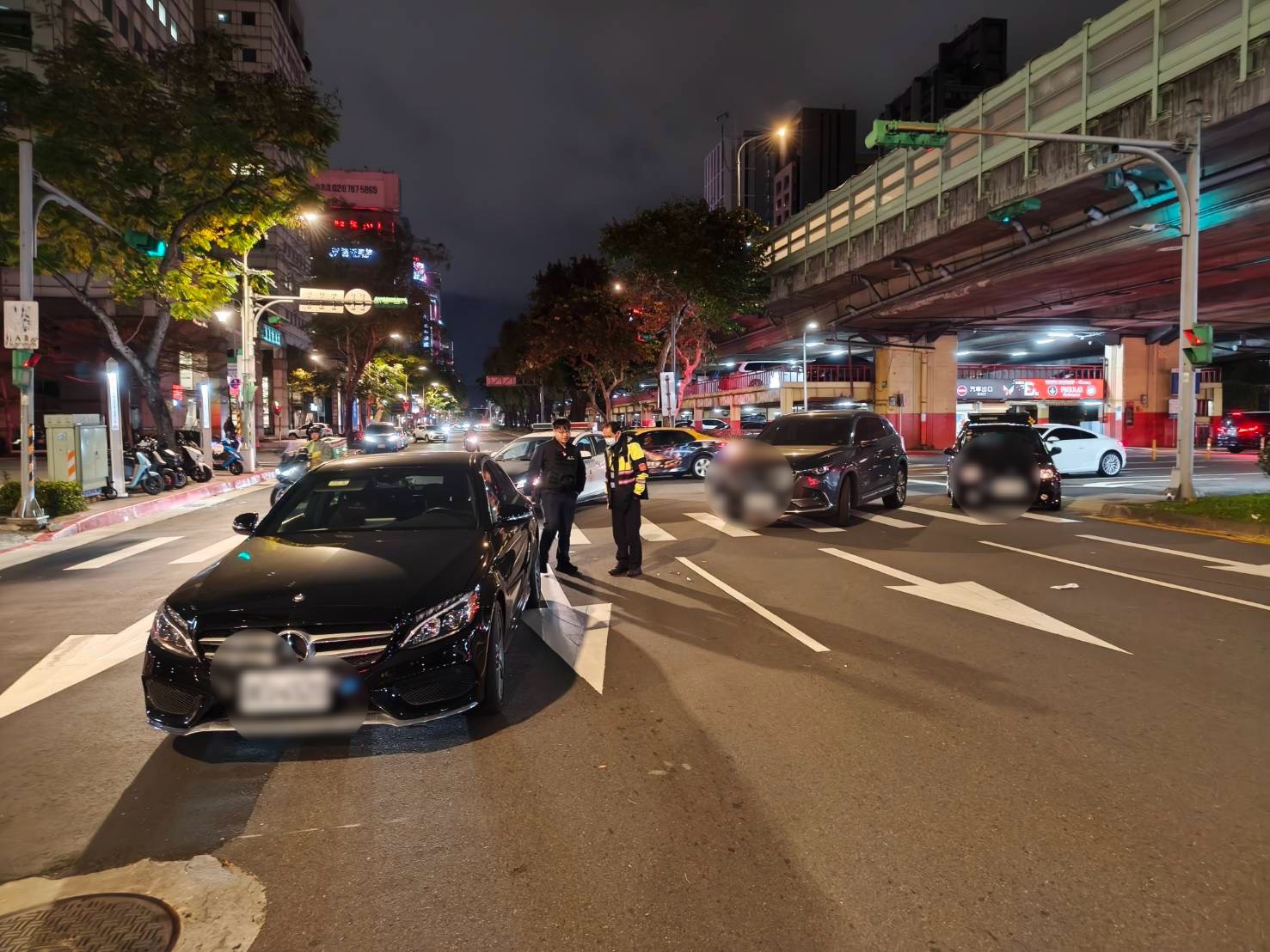 台北市中山區建國北路一段高架橋下，今（21）日晚間19時許發生1起死亡車禍。