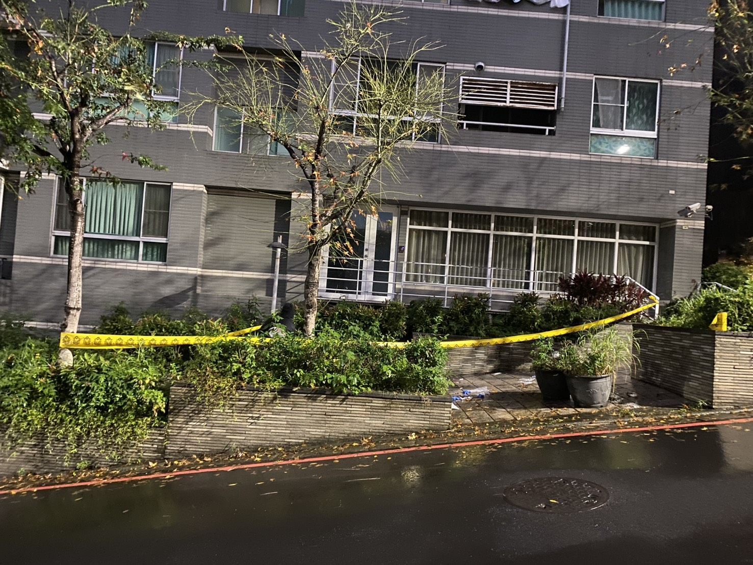 新北市淡水區淡金路1處社區大樓，今（21）日傍晚16時許傳出墜樓命案。