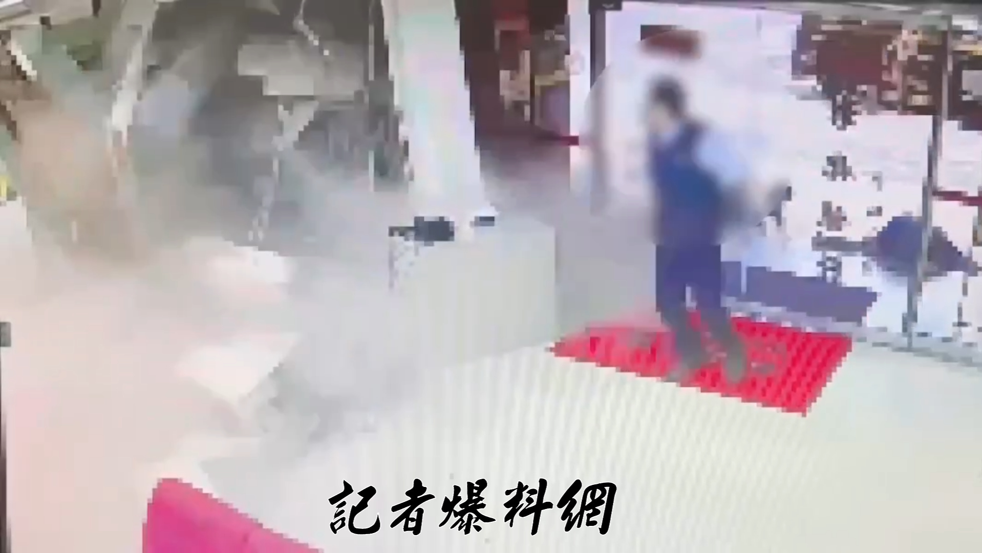 彰化銀行保全與採訪車「破牆而入」處相距僅數步之遙。