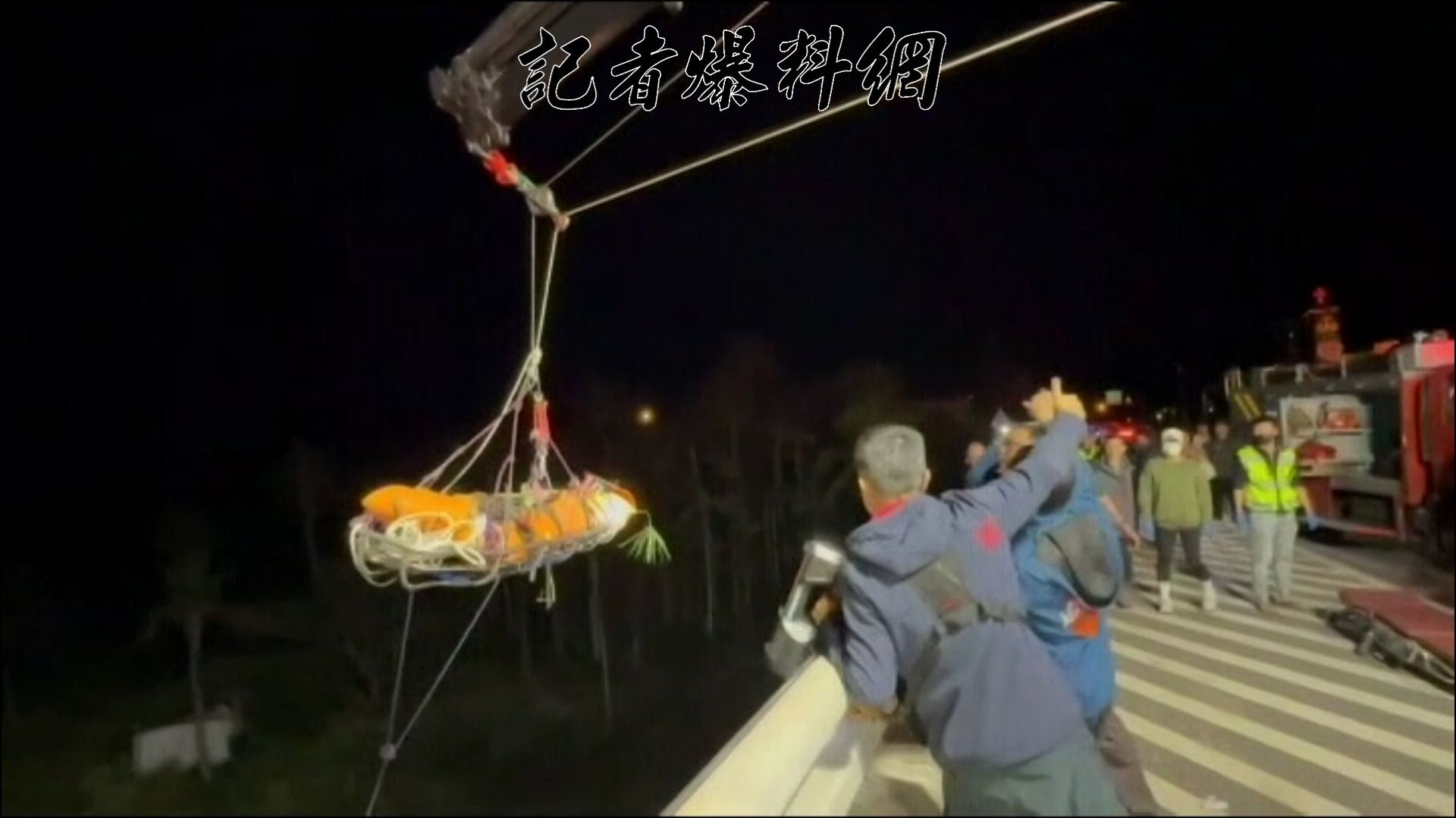 】台東縣成功鎮八邊橋昨（23）日晚間20時許發生1起驚險的墜橋意外。