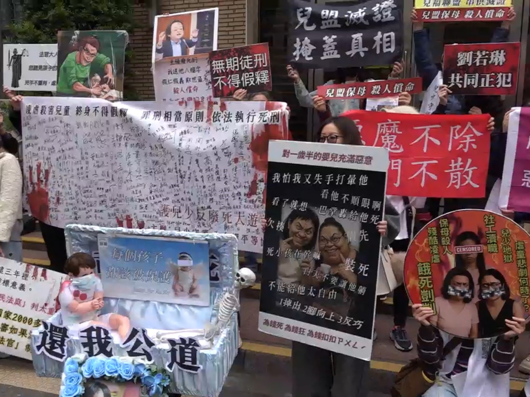 震驚全台的1歲男童「剴剴」遭虐死案,高等法院今(27)日上午9時30分進行二審宣判。民間團體一早就聚集在高等法院外等候宣判。