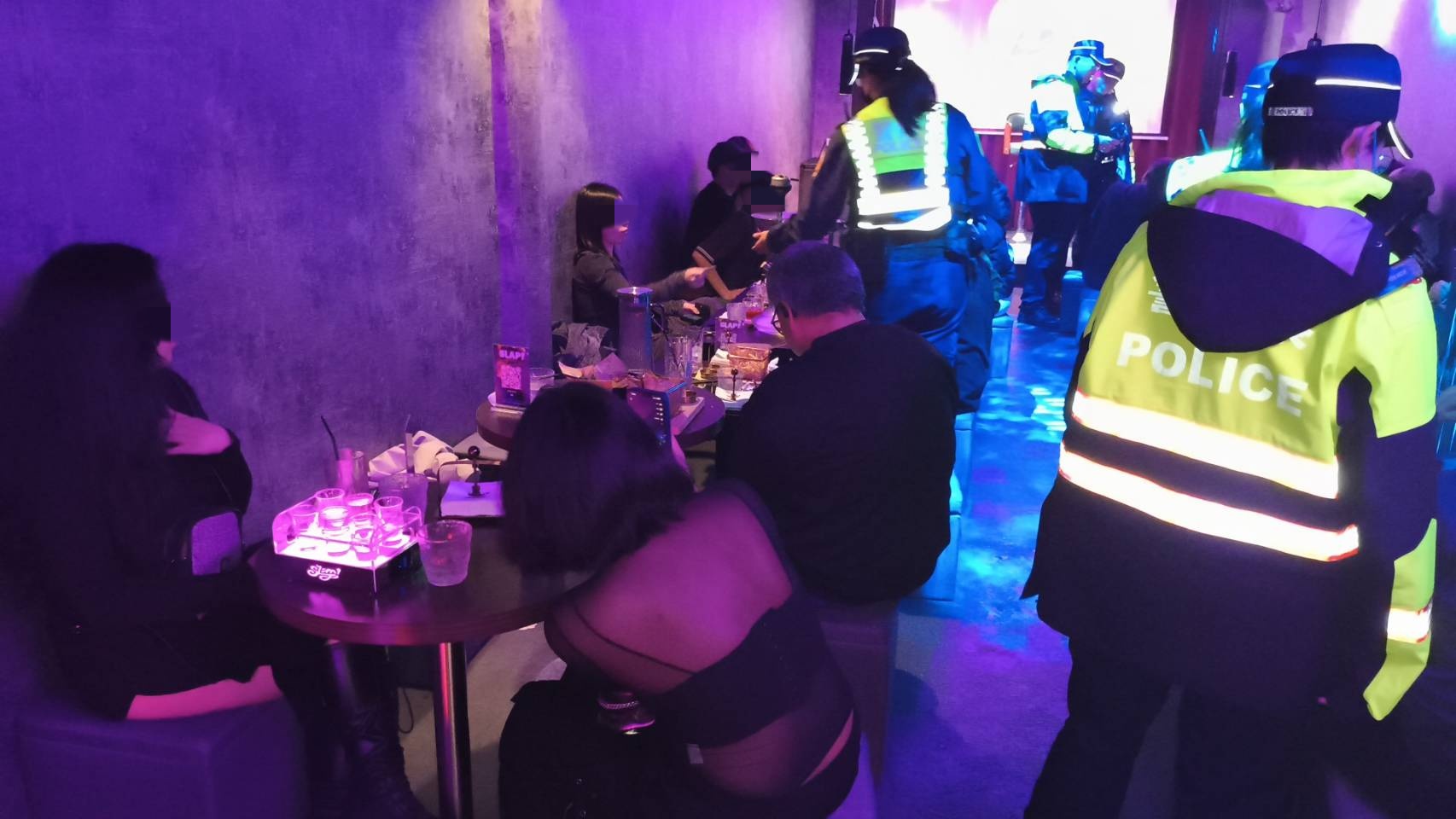 中壢警分局本週(24日至30日)動員逾100名警力,結合桃警團隊刑事、保安、交通大隊及外事科,針對轄內青少年易聚集處所執行「雷霆除暴」專案勤務。