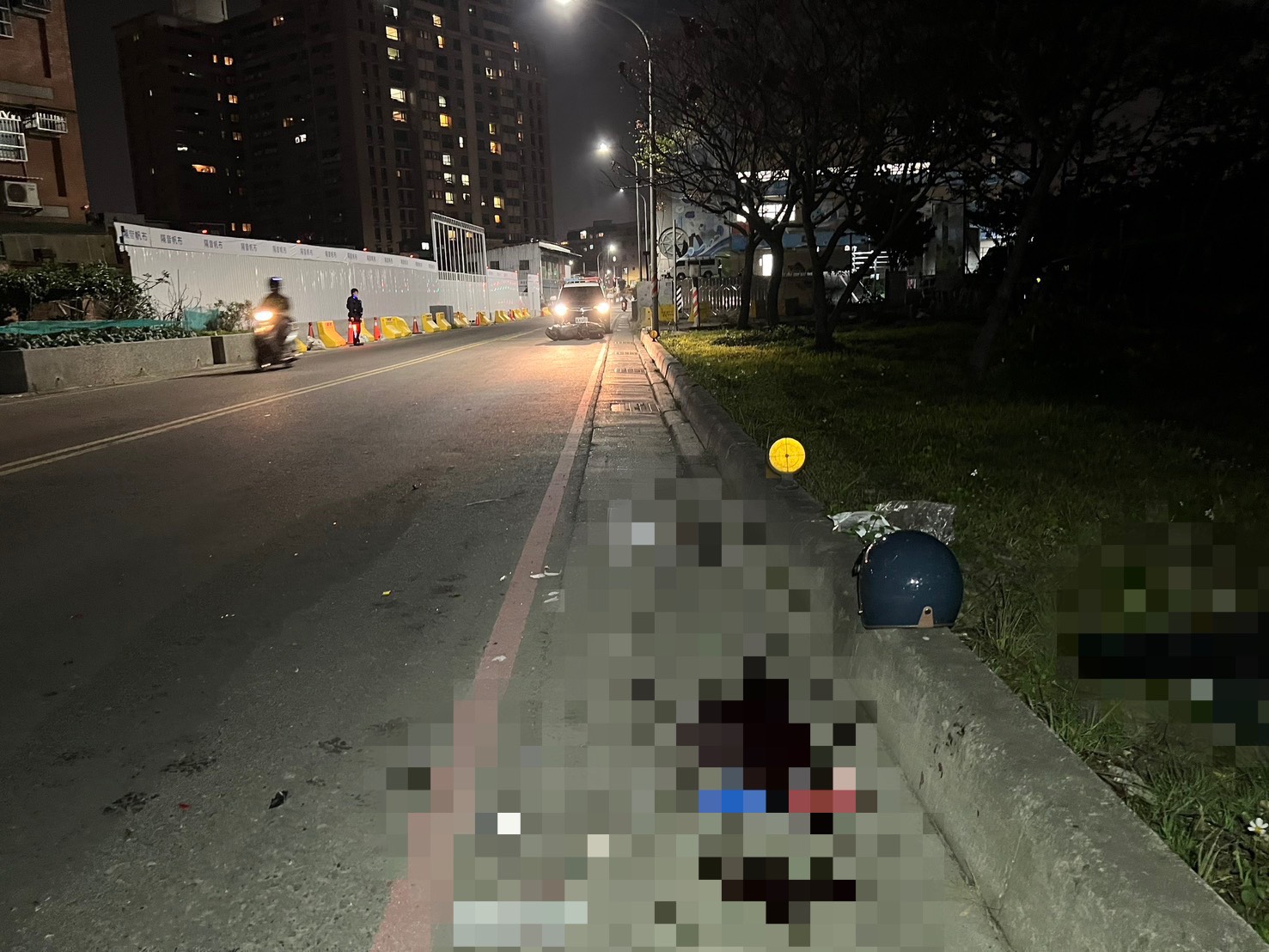 新北市新莊區環漢路二段往三重方向，昨（4）日晚間18時許發生1起令人斷腸的死亡車禍。