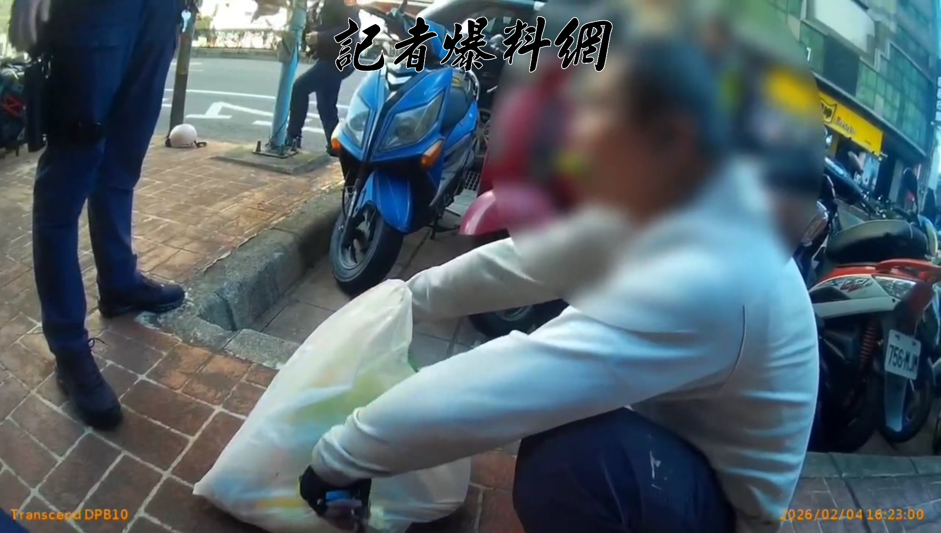 警方獲報趕赴現場時，衝突已暫時平息，警方隨即依毀損罪及傷害罪現行犯將賴男拘捕。