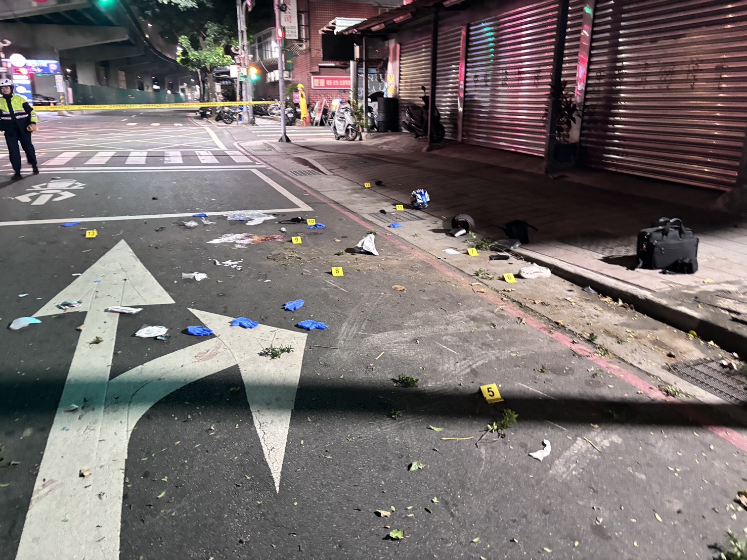 28歲邱姓女子騎乘機車準備前往工作途中，行經河邊北街102號前，不明原因猛烈追撞前方1部雙載機車。