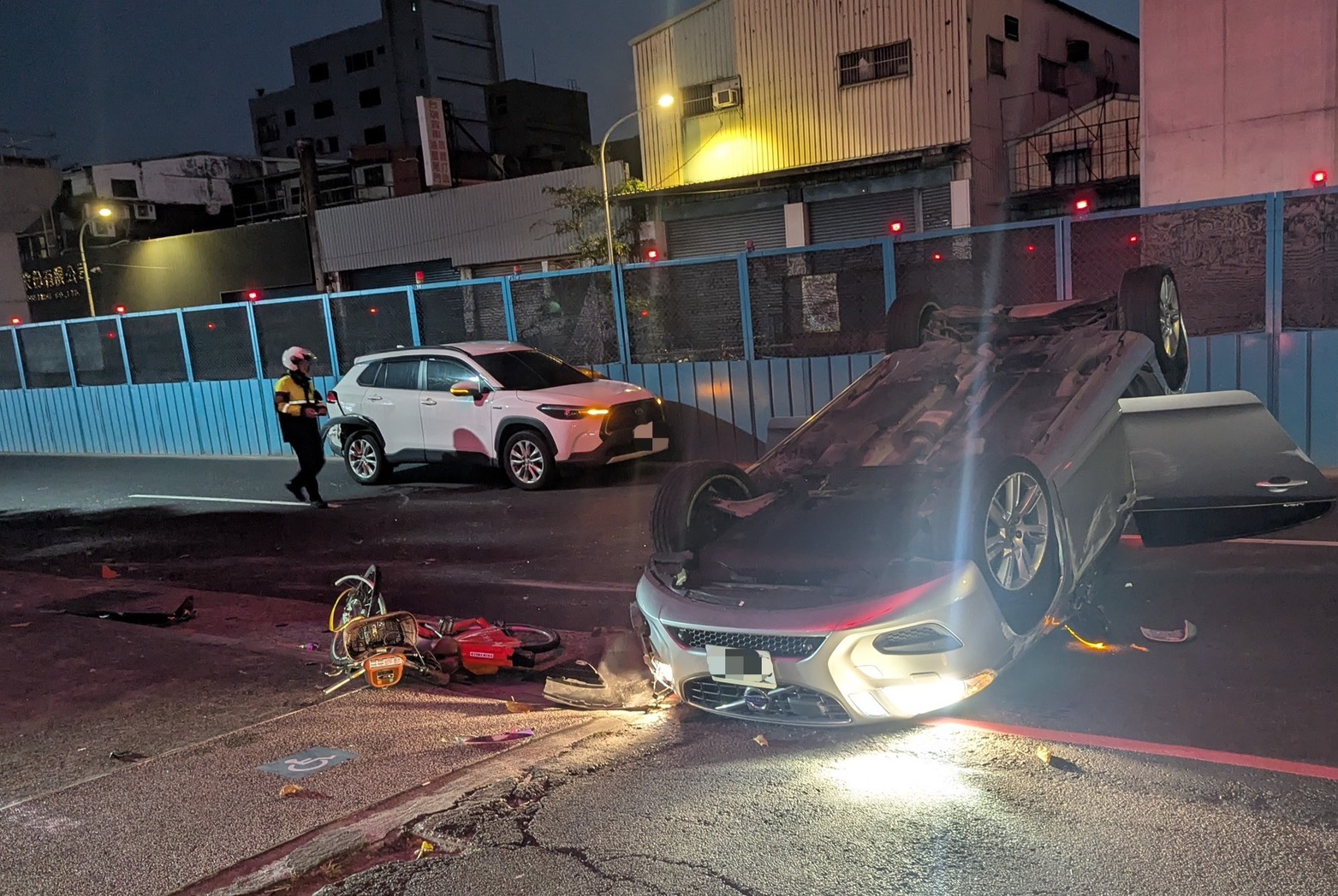 新北市樹林區中正路昨（22）日傍晚17時許發生1起驚悚連環車禍。