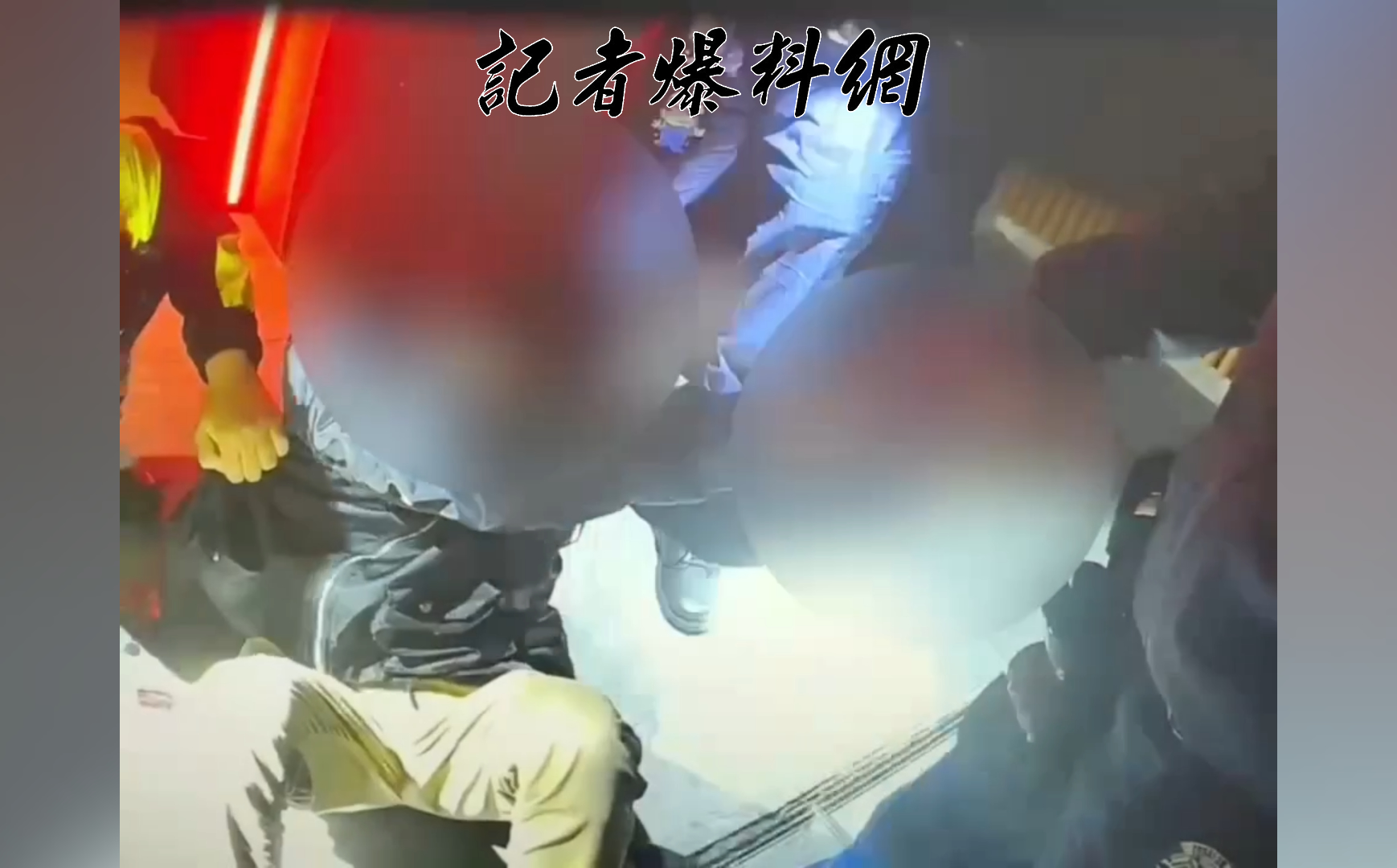 袁男在南京東路四段120巷內被支援警力團團包圍,當場逮捕上銬。