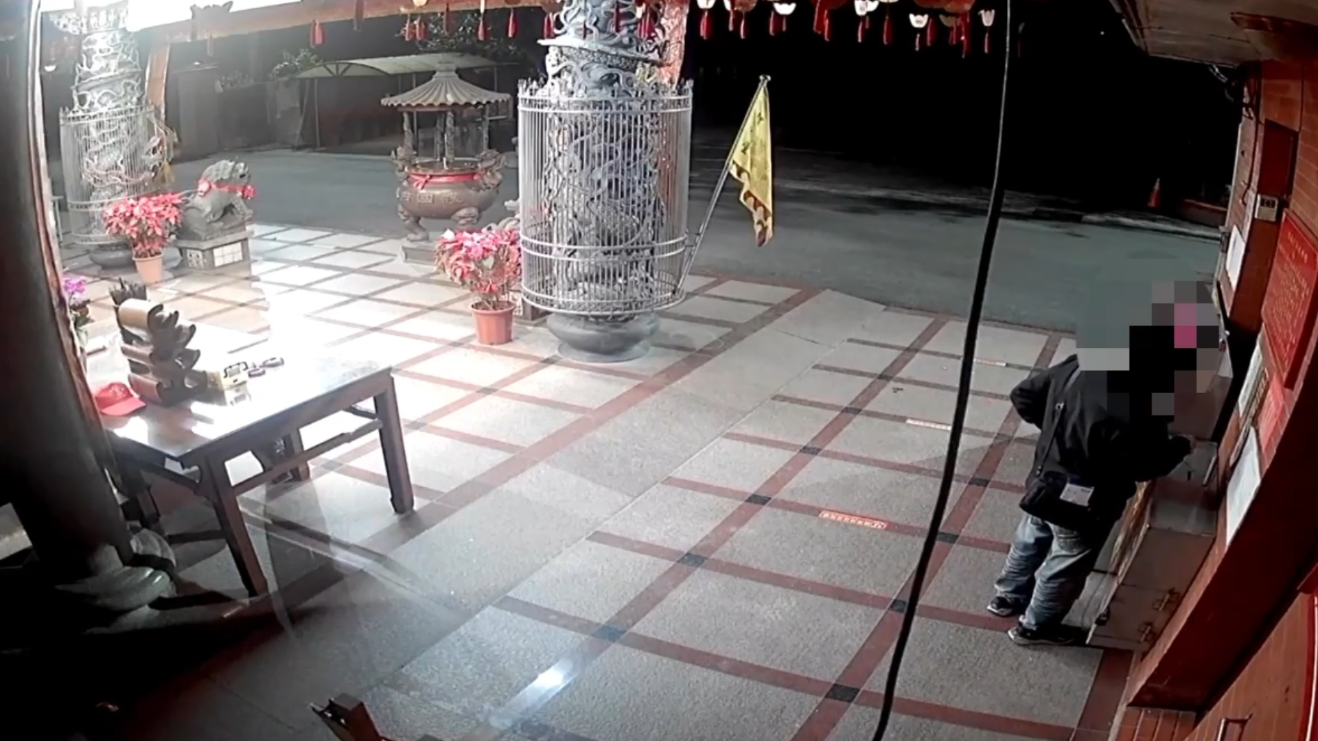 賴姓男子於2月18日在三芝智成堂竊走3萬多元。