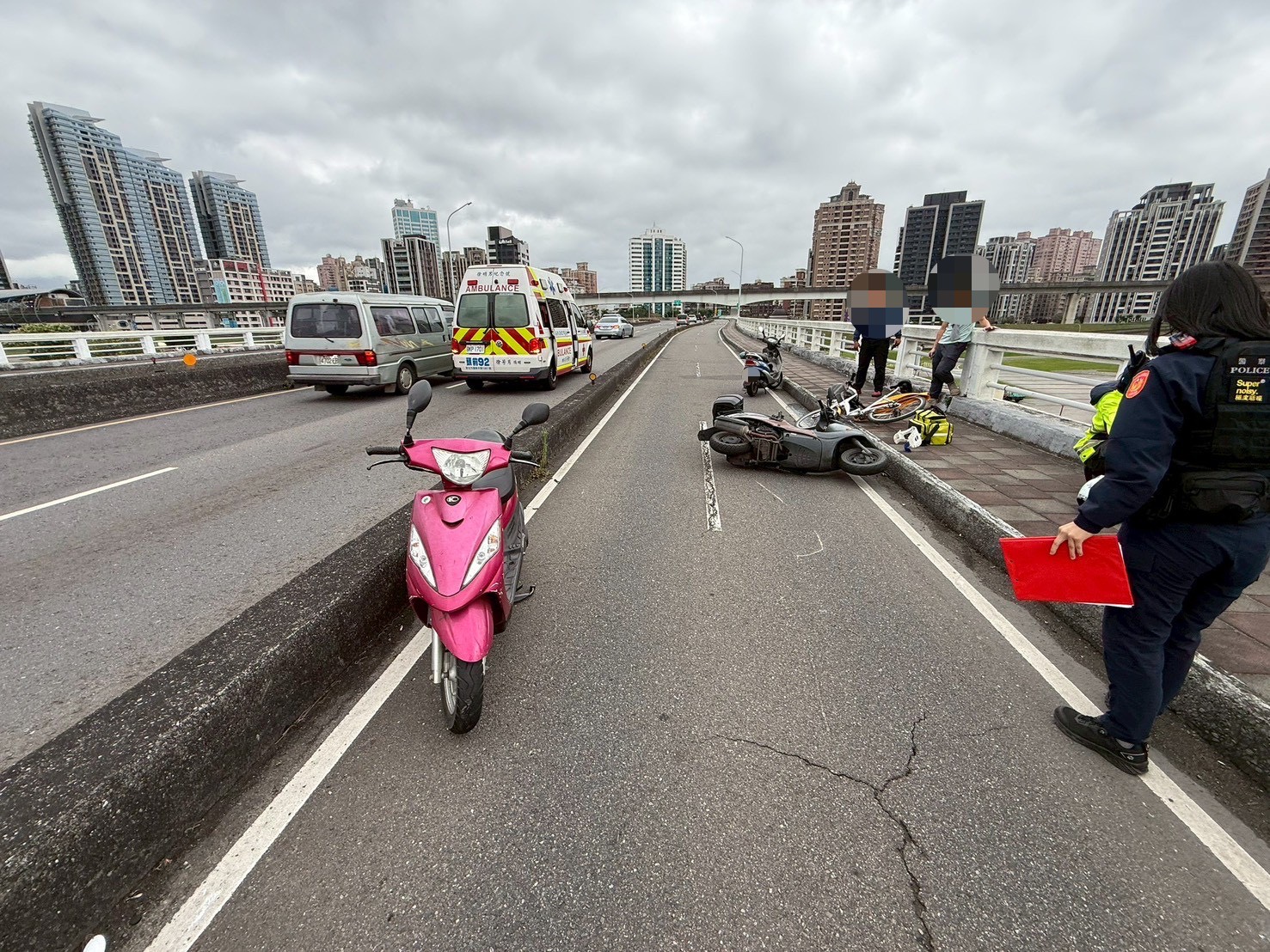 轄區警方獲報到場,用了30分鐘排除事故恢復通行。