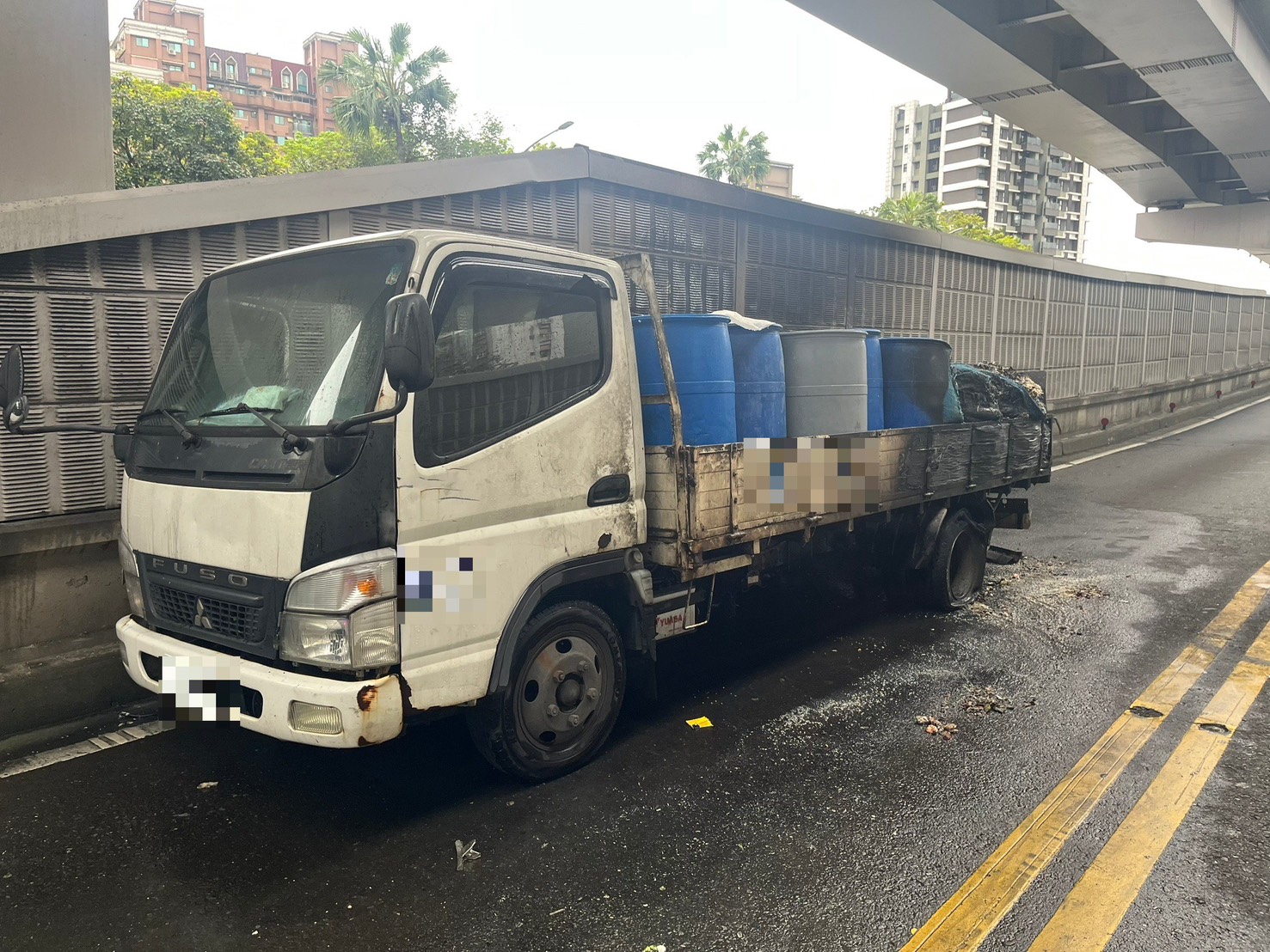 台北市內湖區環東大道今(9)日下午14時許傳出火燒車意外。