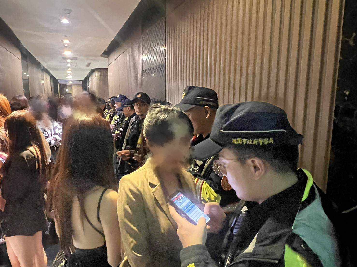 事發時警方正在不遠處執行雷霆除暴勤務。