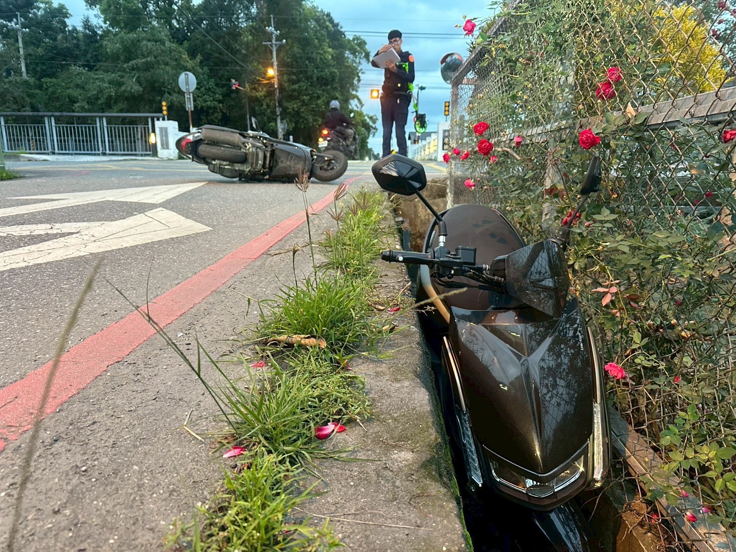 花蓮縣吉安鄉七腳川溪防汛道路與慶豐四街口，本（3）月11日傍晚發生1起機車碰撞事故。