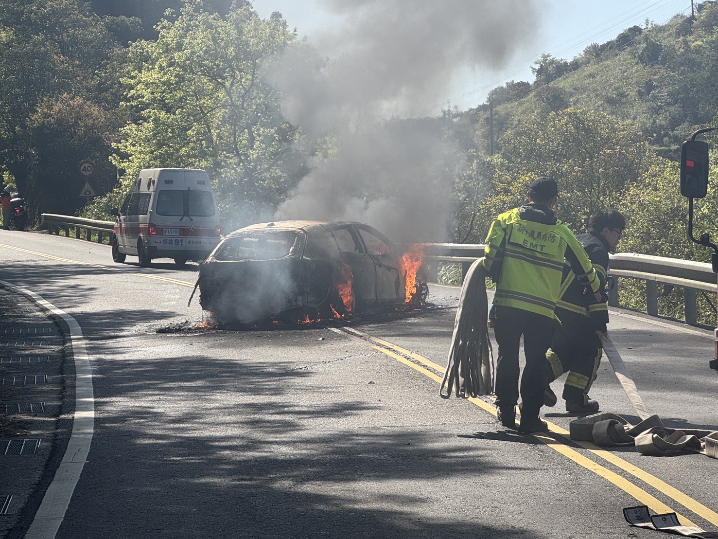 新北市坪林區北宜公路今（15）日上午9時許驚傳火燒車事故。