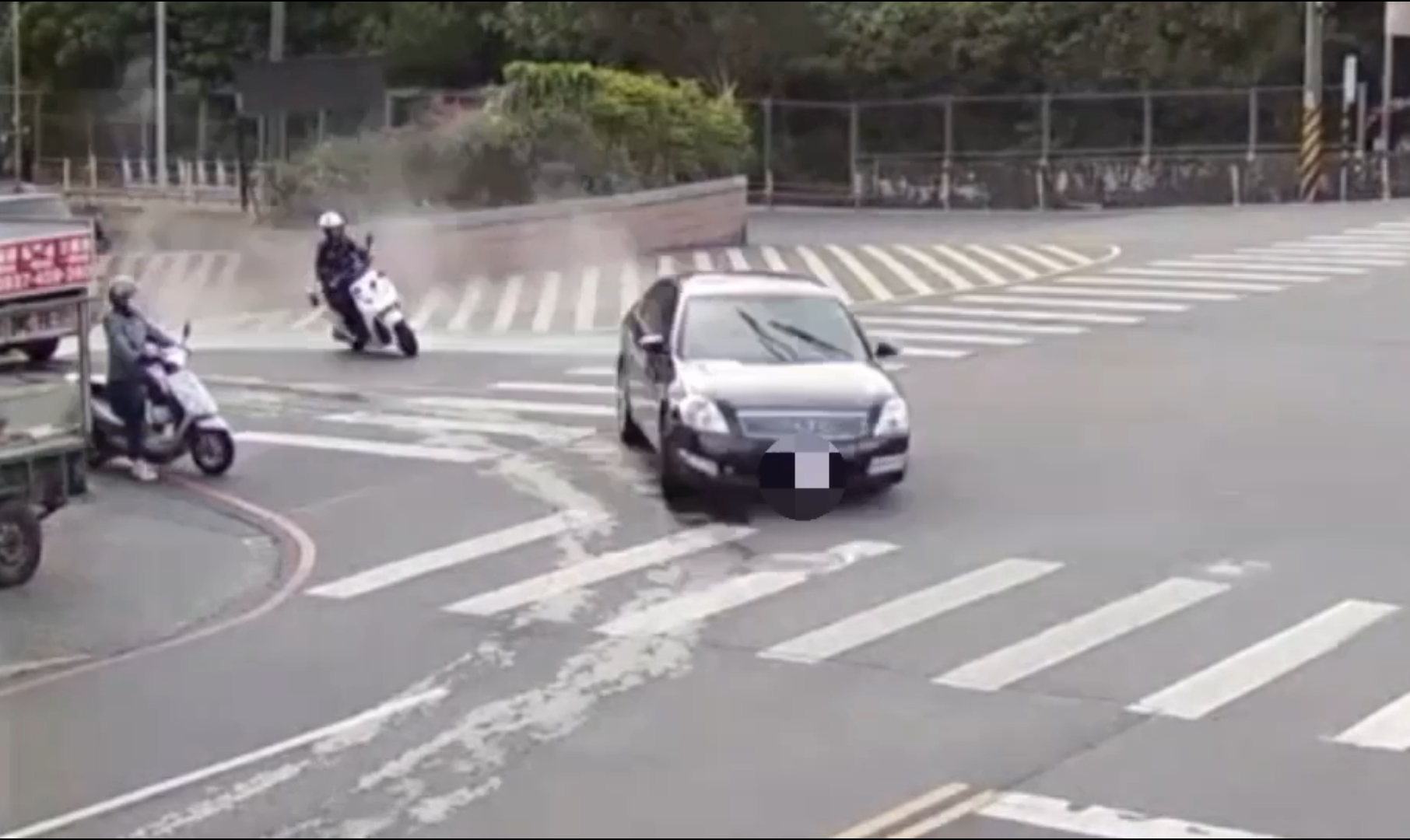 新北市板橋區廣明街一帶,昨(16)日下午16時許傳出警匪追逐戰。