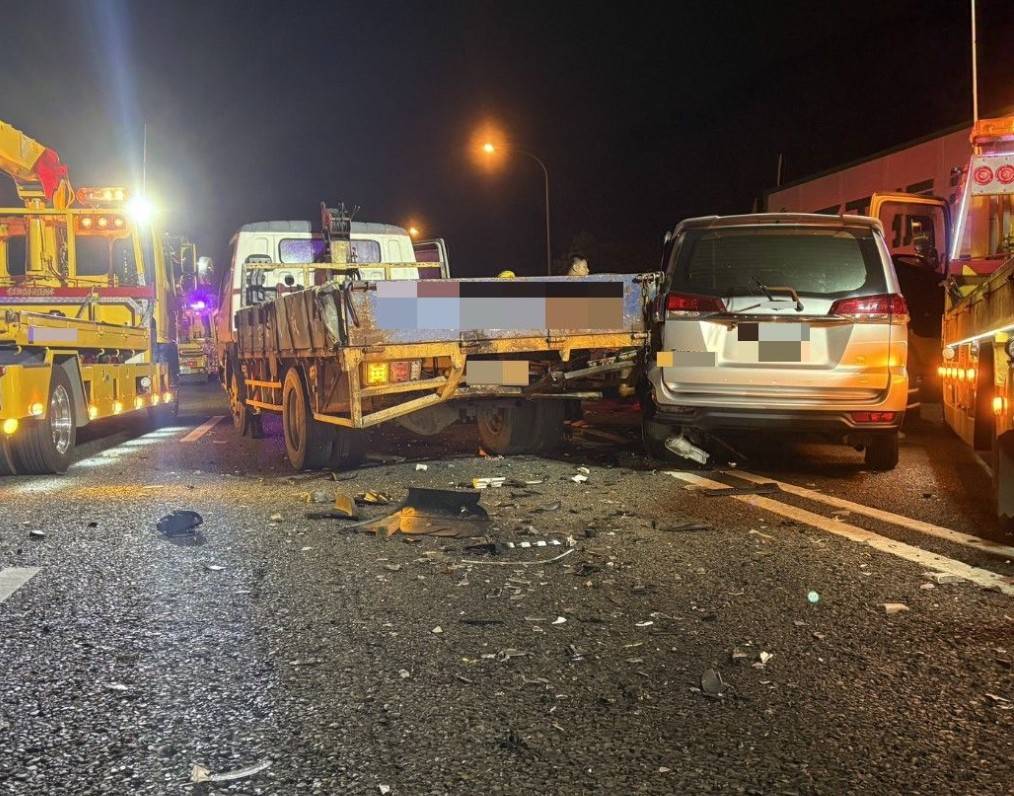 國道1號北向70.5公里桃園楊梅路段，昨（21）日22時許發生1起嚴重的5車連環追撞事故。