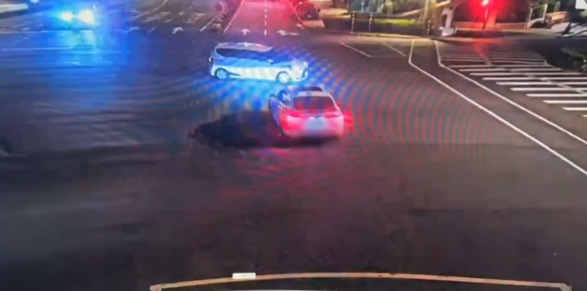 台北市中正區監察院前路口，今（22）日凌晨2時許驚傳嚴重車禍。