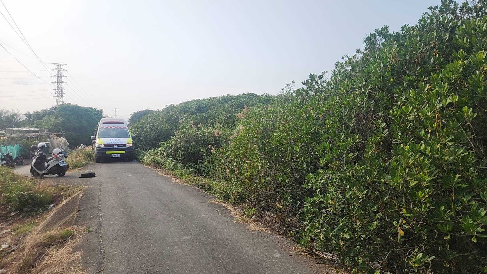 新北市蘆洲區溪美抽水站旁的沼澤地,今(23)日下午13時許驚傳發現1具浮屍。