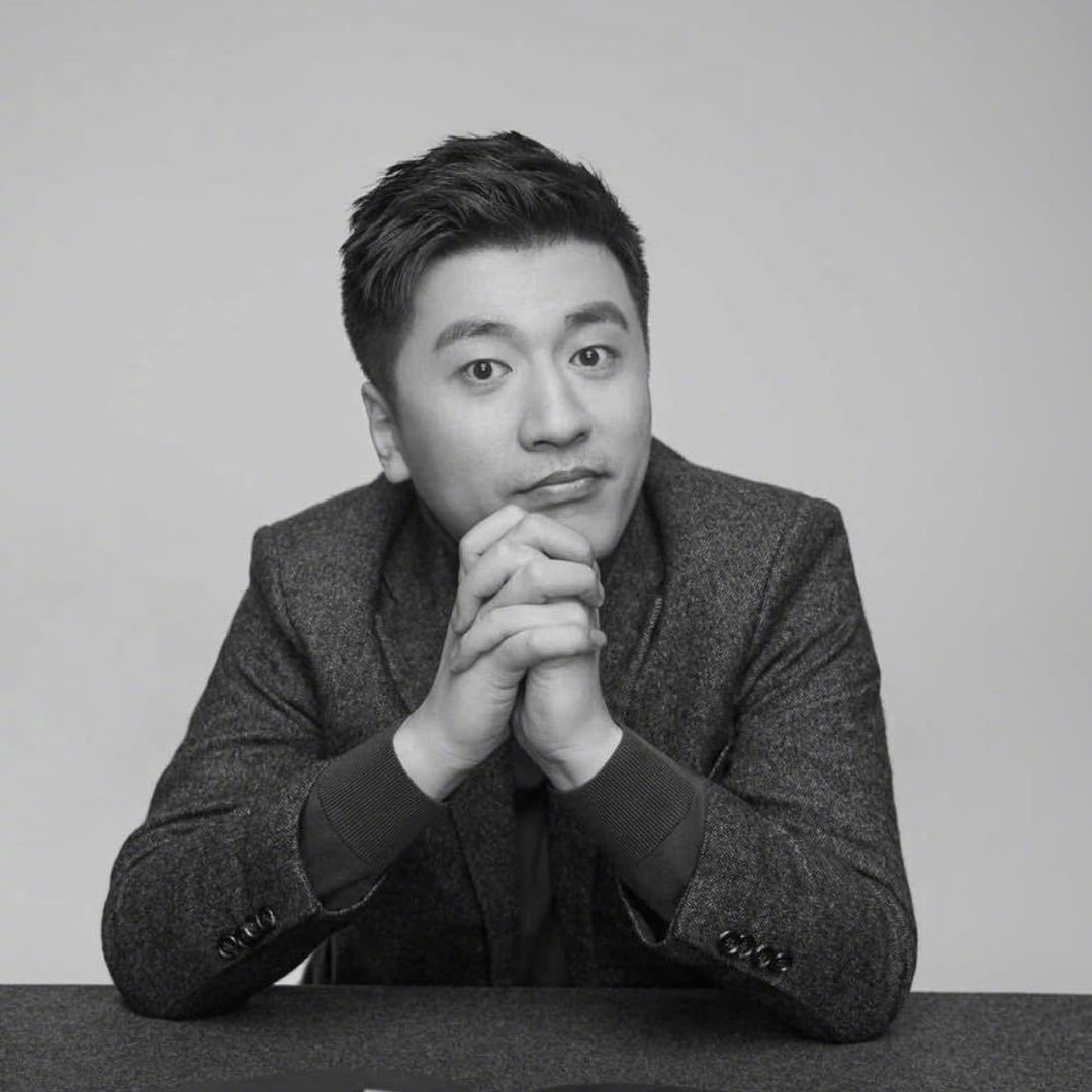 巔峰時期在中國擁有逾千萬粉絲的頂流網紅補教名師張雪峰，昨（24）日驚傳在江蘇蘇州因突發心臟病逝世，享年41歲。