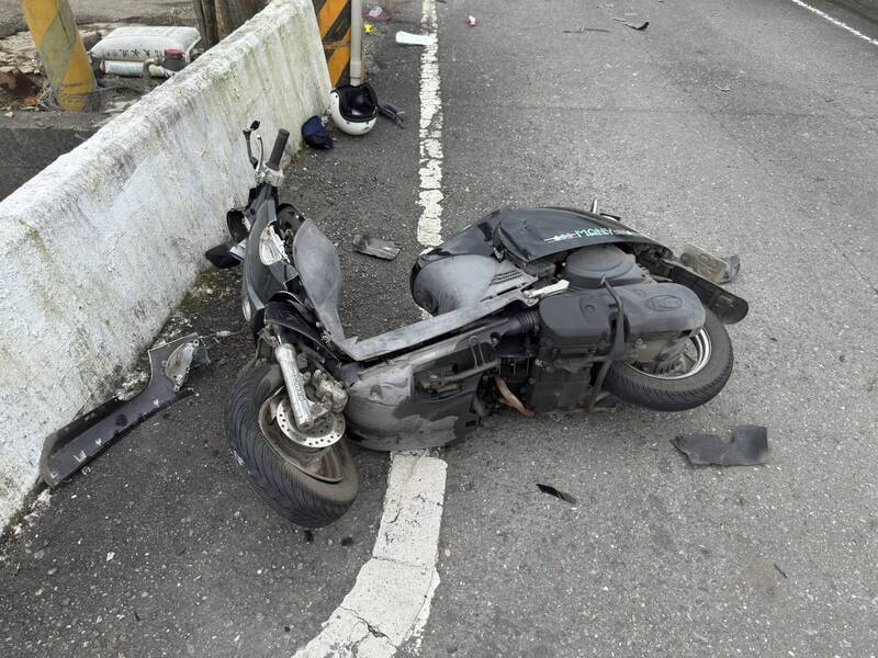 游姓男子駕駛轎車行經大福路一段、大福路122巷口時，疑因開錯路準備掉頭，不慎與騎乘機車的謝姓男子發生猛烈碰撞。