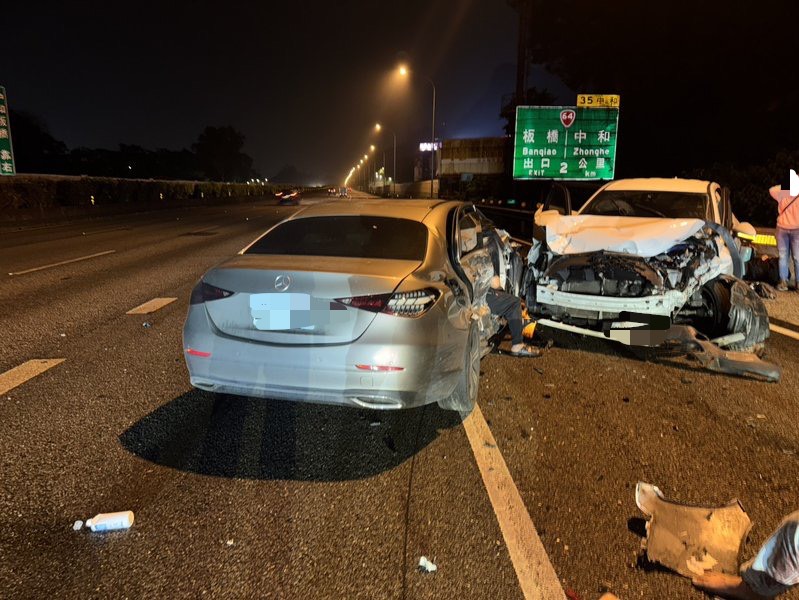 國道3號北上38.3公里土城路段,今(31)日凌晨2時許發生1起嚴重追撞車禍。