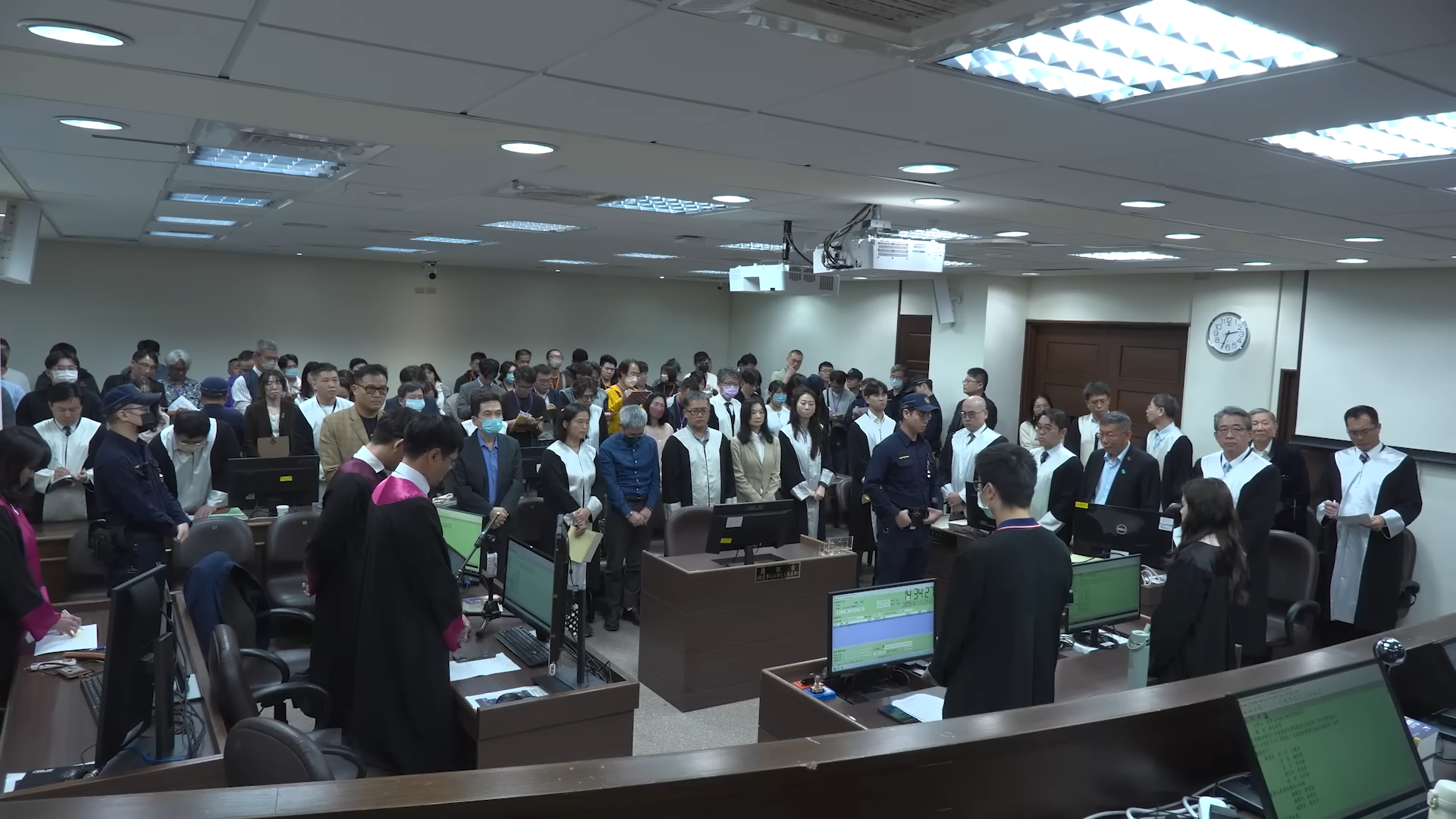 台北地方法院審理前台北市長柯文哲涉京華城及政治獻金案,於本(3)月26日宣判柯文哲有期徒刑17年、褫奪公權6年。