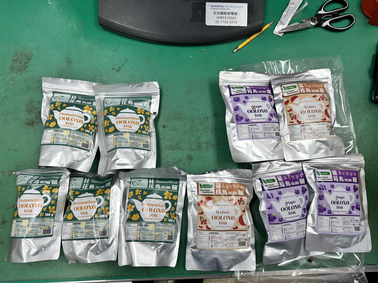 警方於查緝行動中共查扣第二級毒品大麻、第三級毒品卡西酮3包、國際包裹箱及作案手機等證物