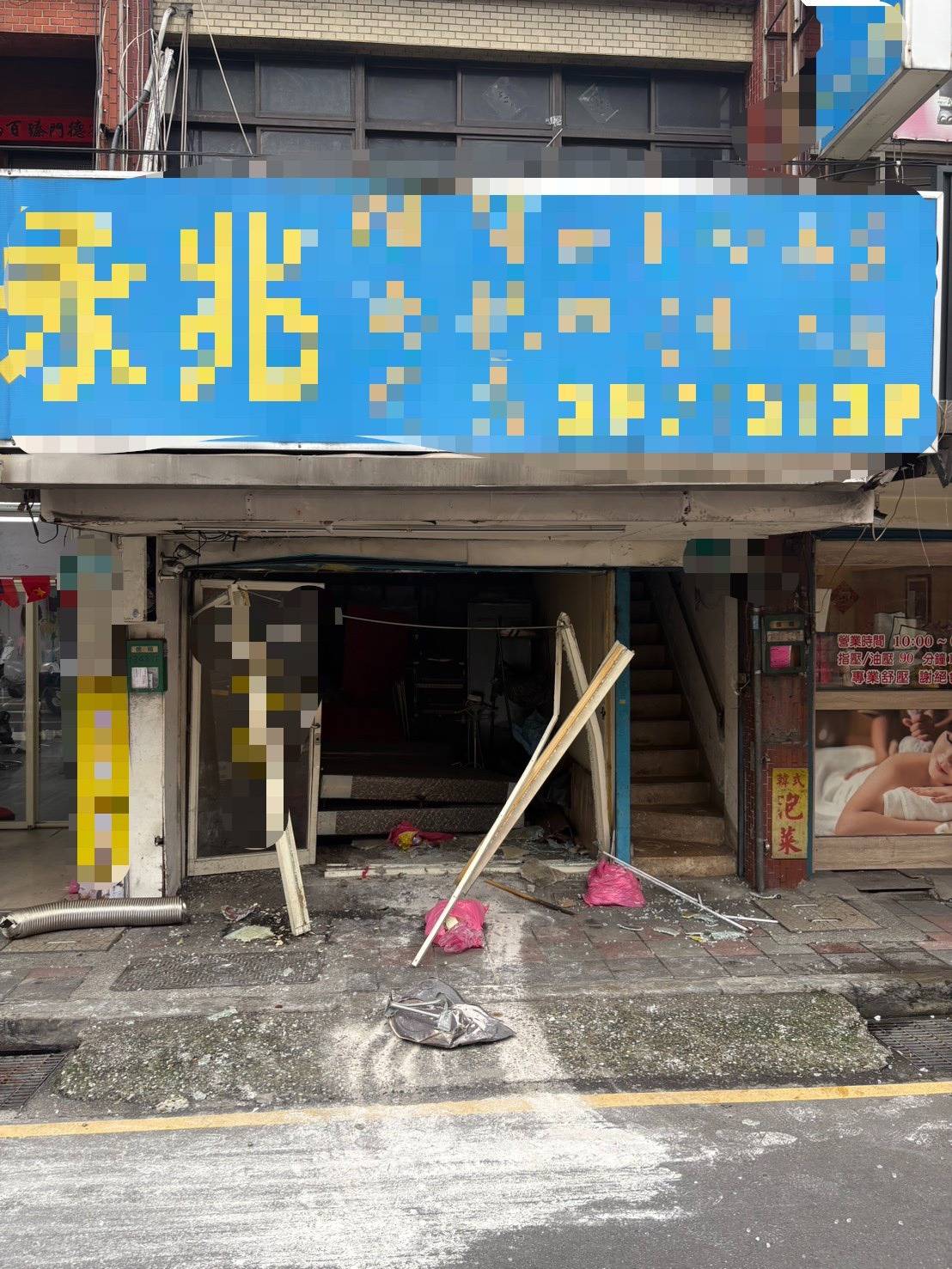 陳男為替女友出氣，駕駛進口奧迪轎車行經鄭男公司門口時，突然大幅度轉向，猛踩油門直接撞破玻璃大門衝入店內，導致店家大門嚴重毀損。