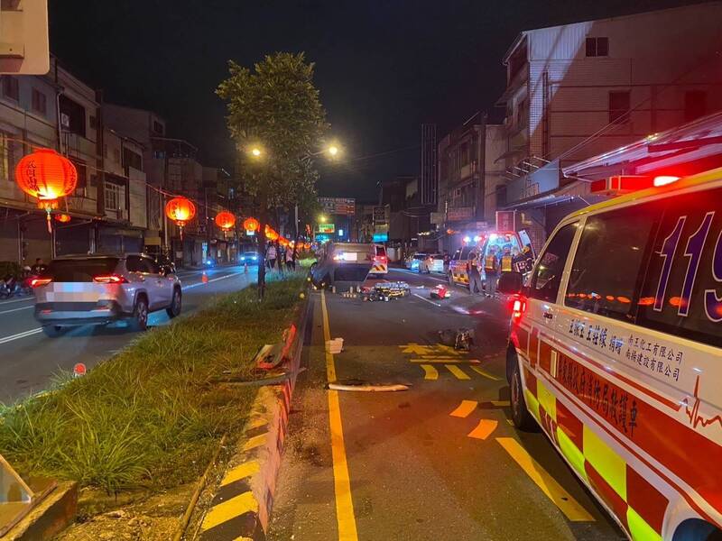 黃男被壓在變形的車體內動彈不得,救出時已無生命跡象,緊急送往醫院搶救仍回天乏術。