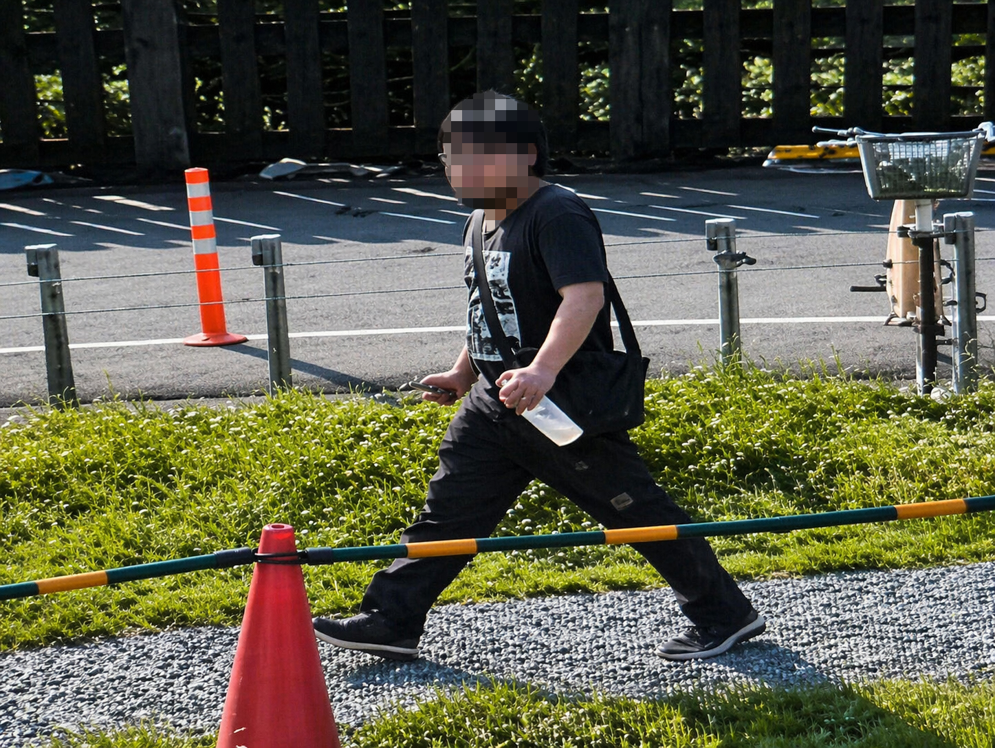 家住永和區的28歲李姓男子,跑到猴硐貓村當地朝5隻無辜貓咪噴灑辣椒水,導致貓咪眼睛刺痛狂流淚、不斷乾嘔。